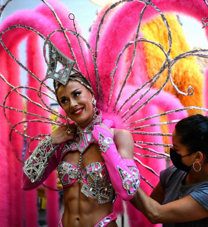 Φωτογραφίες: Το Moulin Rouge επιστρέφει- Έπειτα από 18 μήνες 