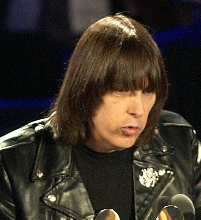 Η κιθάρα του Johnny Ramone πωλήθηκε σε δημοπρασία για πάνω από 900.000 δολ.
