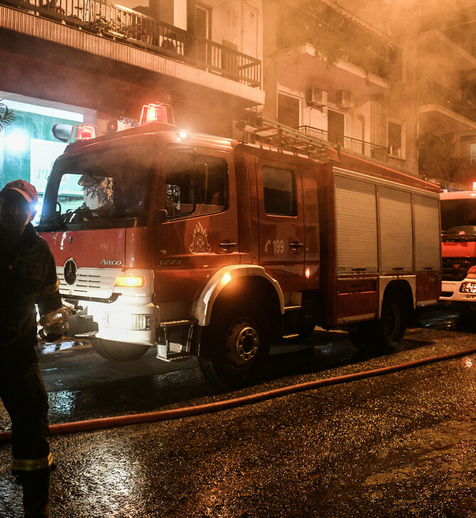 Πατήσια: Φωτιά σε απορριμματοφόρο, επεκτάθηκε σε 11 παρκαρισμένα αυτοκίνητα