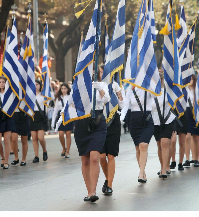 Παρελάσεις με μάσκες: Διευκρινίσεις από το υπουργείο Υγείας- Πότε είναι υποχρεωτικές