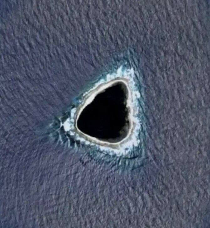 «Μαύρη τρύπα στη μέση του ωκεανού»: Το μυστήριο με νησί στο Google Maps