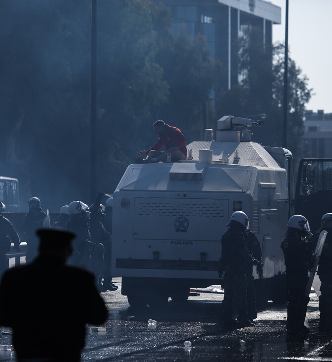 Επεισόδια στην Κηφισίας: Καταγγελία για τραυματισμό πυροσβέστη από κροτίδα των ΜΑΤ