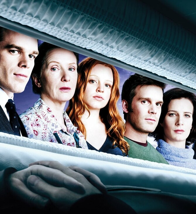 Επιστρέφει το Six Feet Under; Το HBO έχει ξεκινήσει τις συζητήσεις
