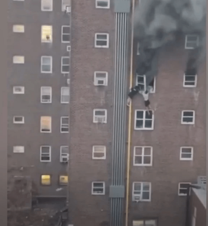 Ν. Υόρκη: Έφηβοι ξέφυγαν από φλεγόμενο διαμέρισμα 4ου ορόφου γλιστρώντας σε εξωτερικούς σωλήνες 