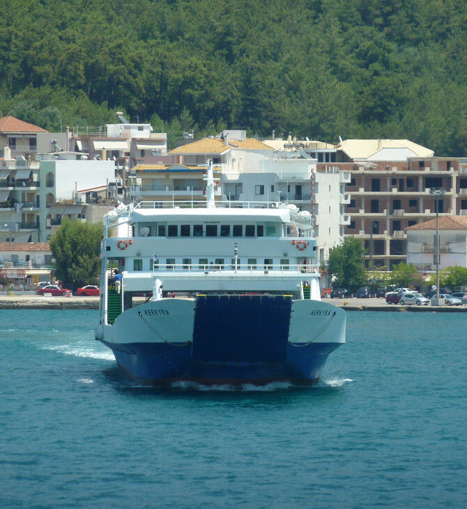 Μέλη του ferry boat «Ελευθέριος» έσωσαν σκύλο που βρέθηκε στη θάλασσα