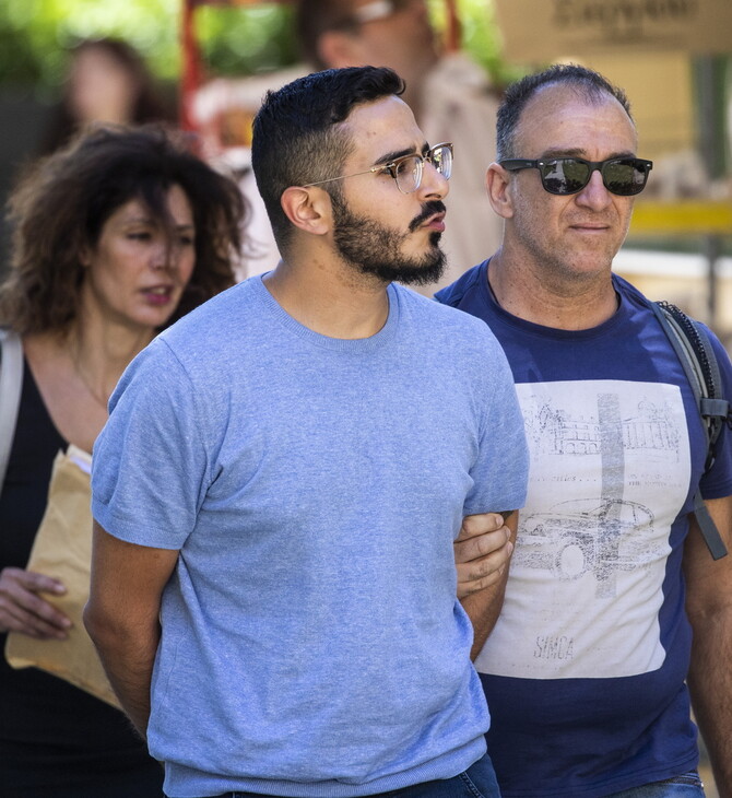 «Ο απατεώνας του Tinder»: Εξαπατούσε γυναίκες παριστάνοντας τον δισεκατομμυριούχο - Η σύλληψή του στην Ελλάδα