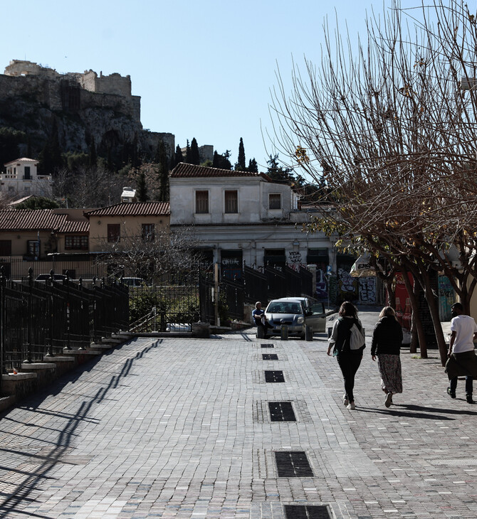 Πεζοί στο Μοναστηράκι