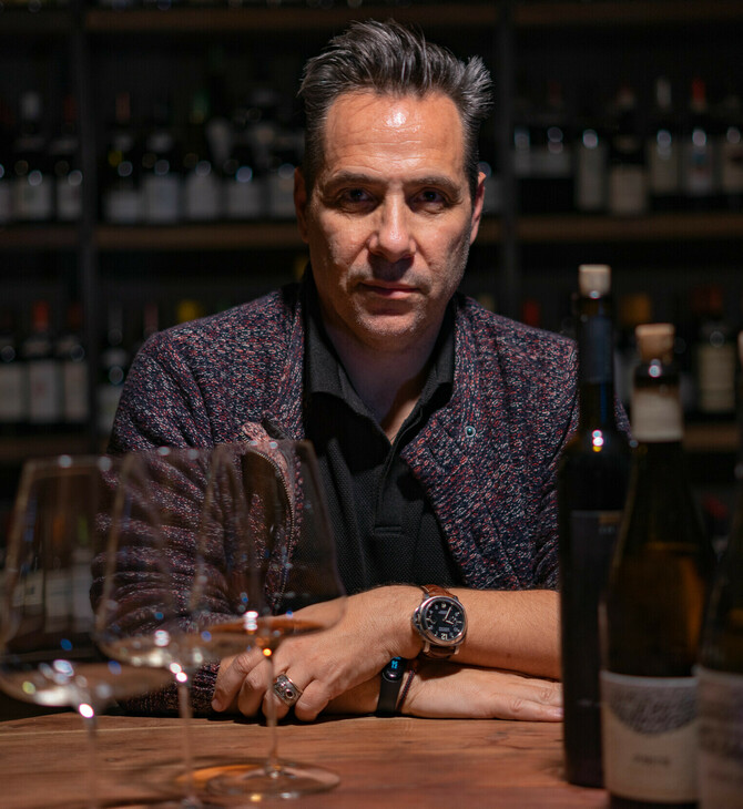 «Πείτε άφοβα τι σας αρέσει και ρωτήστε για να μάθετε»: Ένας master of wine μας λύνει βασικές απορίες για το κρασί