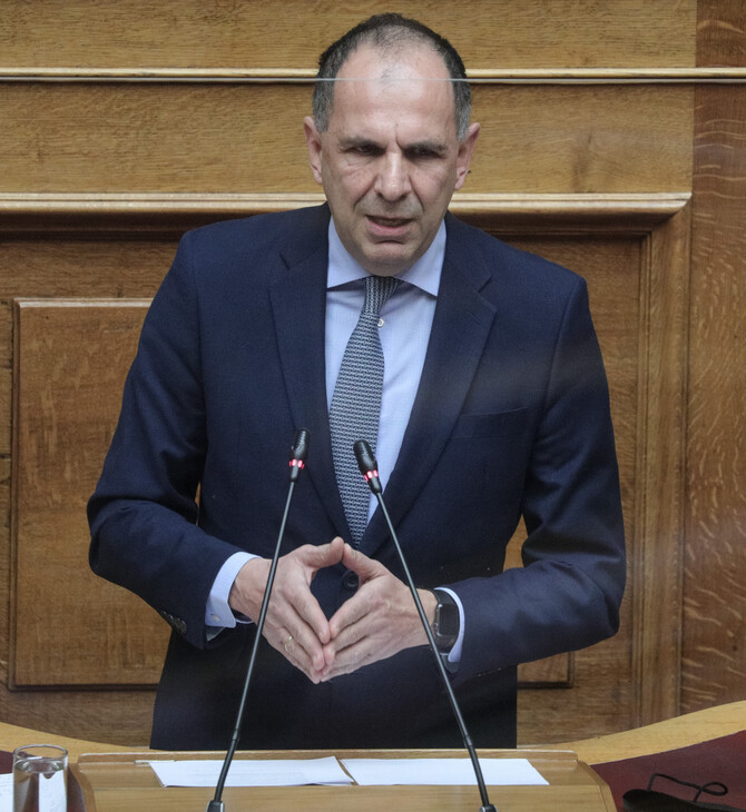 Πρόταση μομφής: Ένταση Γεραπετρίτη με Σκουρλέτη στη Βουλή για τα «sms στον Φουρθιώτη»
