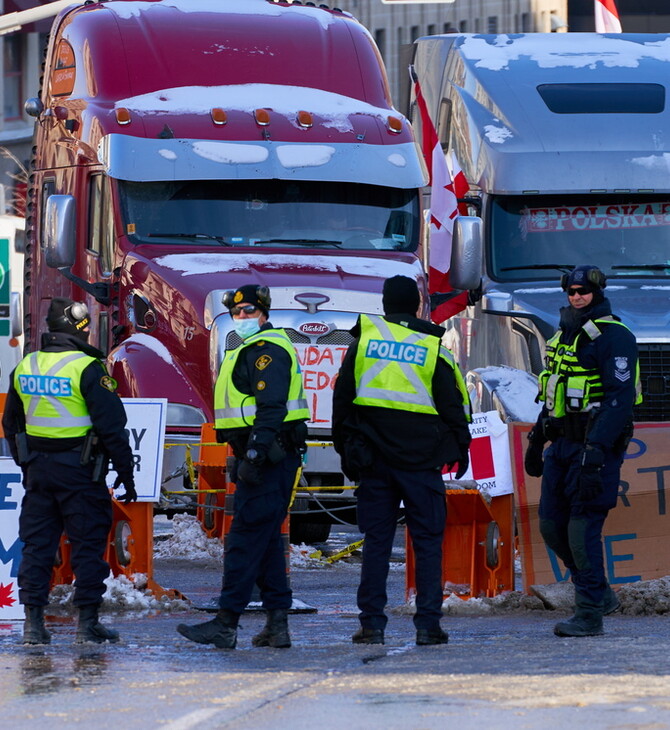 Οτάβα: Η αστυνομία εμποδίζει τον ανεφοδιασμό των διαδηλωτών- Κινδυνεύουν με σύλληψη όσοι τους βοηθήσουν