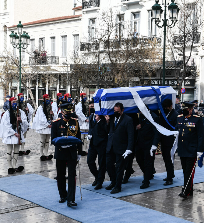 Στη Μητρόπολη Αθηνών η κηδεία του Χρήστου Σαρτζετάκη- Με τιμές αρχηγού κράτους