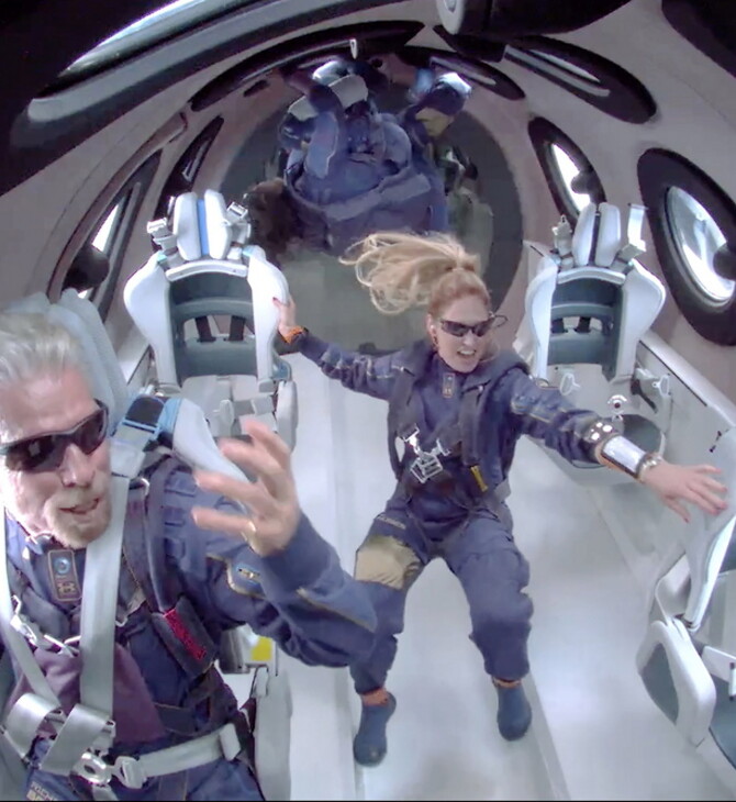 Η Virgin Galactic «προσφέρει» εισιτήρια για το Διάστημα με 450.000 δολάρια