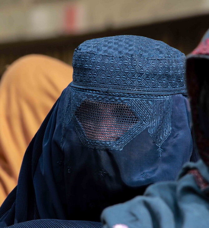 Αφγανιστάν: Οι Ταλιμπάν καλούν τις γυναίκες στο δημόσιο να καλύπτουν το κεφάλι ακόμη και με κουβέρτα