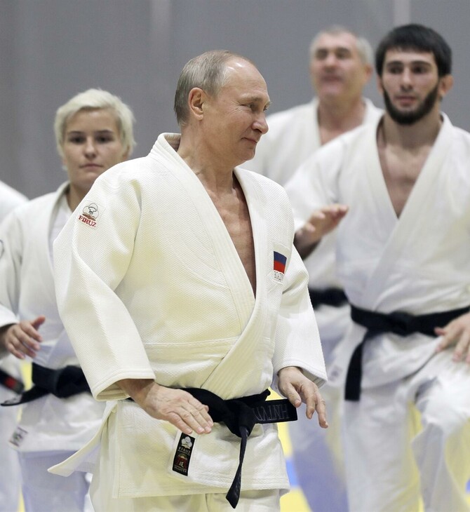 Το Παγκόσμιο Taekwondo αφαιρεί την τιμητική μαύρη ζώνη του Πούτιν