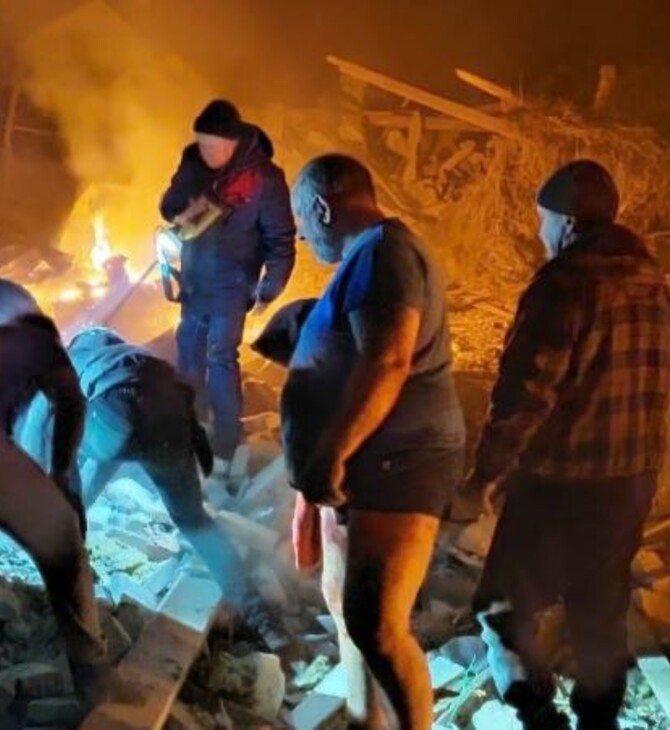 Ουκρανία: Μάχες σε Κίεβο, Χάρκοβο, Ζίτομιρ- Νεκροί, τραυματίες, καμένα σπίτια και σχολεία