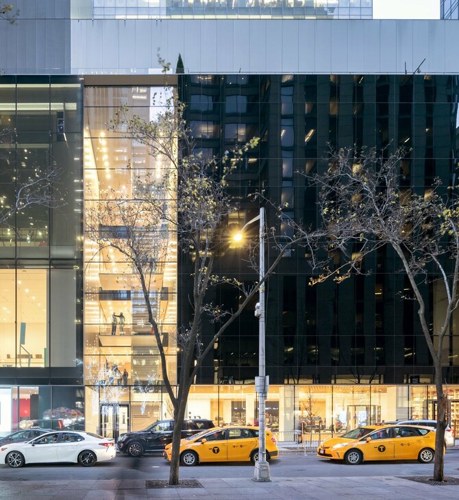 MoMA Νέας Υόρκης: Άγνωστος επιτέθηκε με μαχαίρι σε δύο γυναίκες - Αναζητείται από τις αρχές