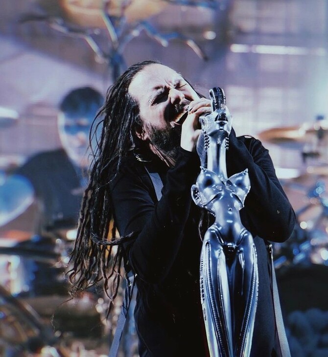 Tour bus on Korn’s US tour reportedly hit by single bullet