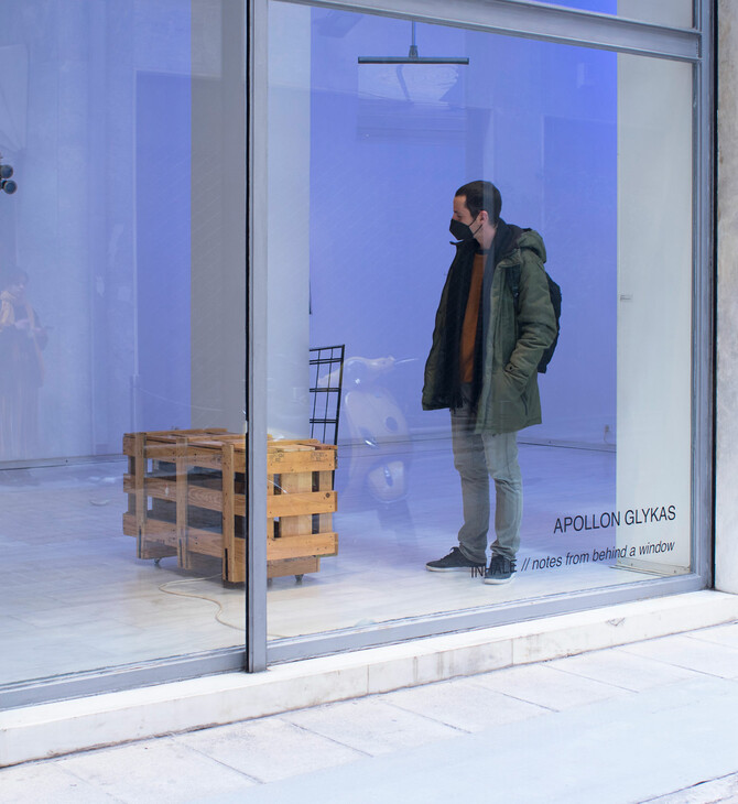 Απόλλωνας Γλύκας: INHALE notes from behind a window