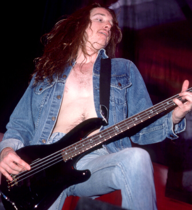 Metallica: Ανοίγει μουσείο «Cliff Burton» κοντά στο σημείο του τροχαίου, όπου πέθανε ο μπασίστας 