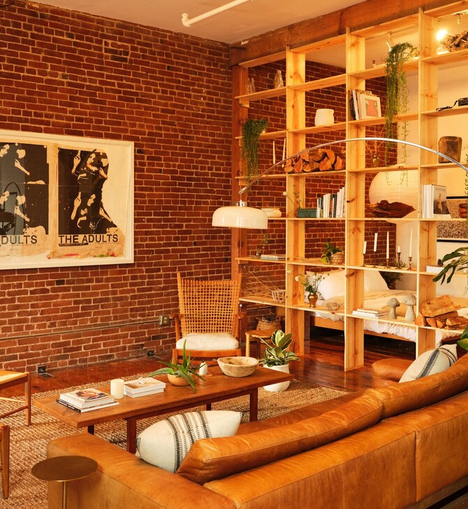 Μία Interior Stylist αναδιαμορφώνει ένα παλιό λοφτ με vintage και DIY επιπλα