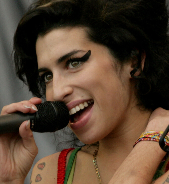 Amy Winehouse: Για πρώτη φορά σε βινύλιο η εμβληματική της εμφάνιση στο Glastonbury το 2007