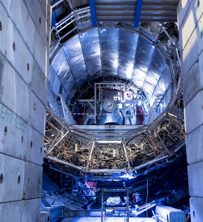 Οι επιστήμονες του CERN προετοιμάζουν την επανεκκίνηση του επιταχυντή σε μία αναζήτηση της «σκοτεινής ύλης»