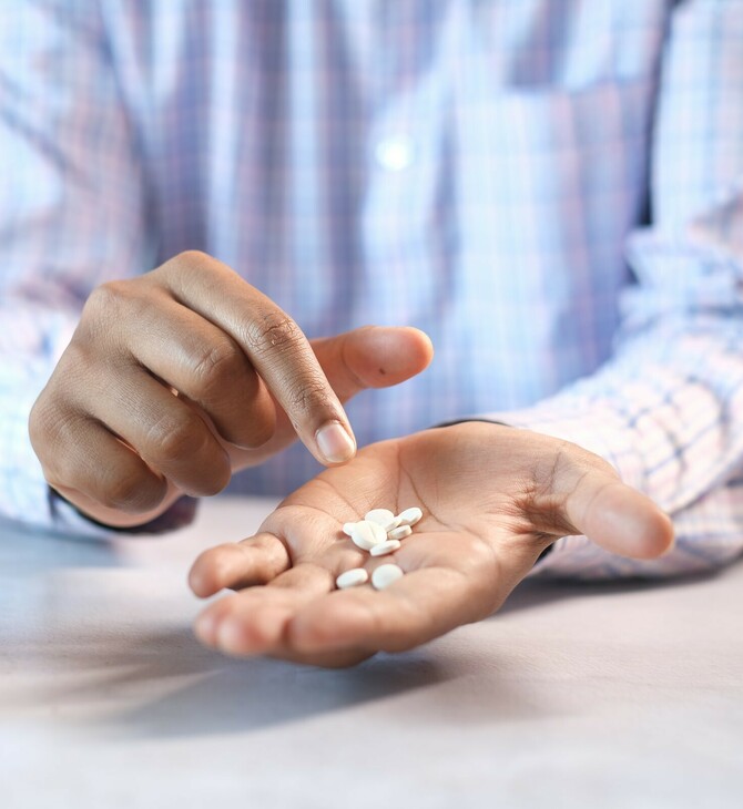 Κορονοϊός: Διαθέσιμα από την Πρωτομαγιά τα χάπια στα φαρμακεία των νοσοκομείων – Οι πίνακες για κάθε περιφέρεια