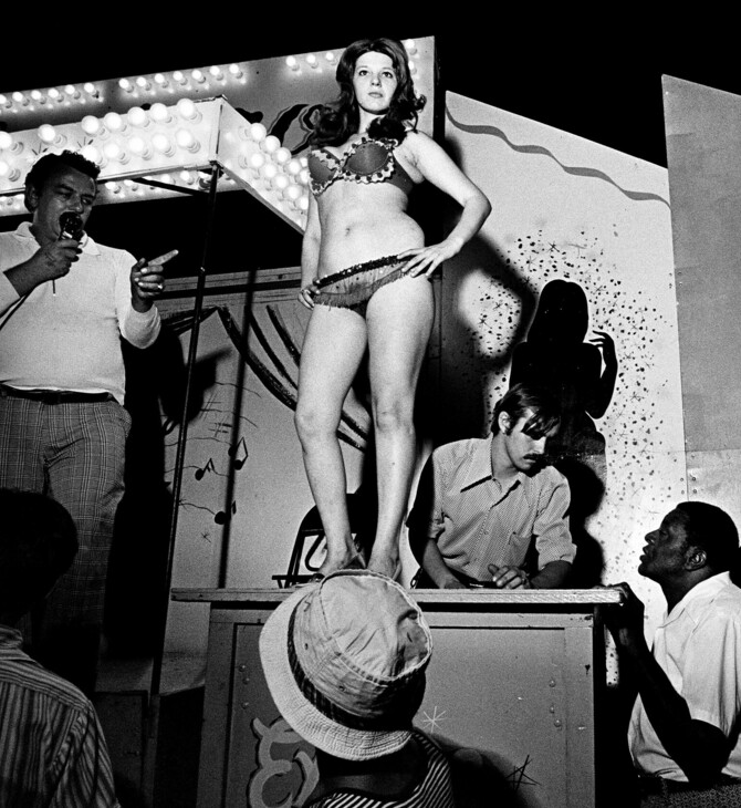 Susan Meiselas: Η θρυλική φωτογράφος που απαθανάτισε τη ζωή των στρίπερ στην Αμερική των '70s