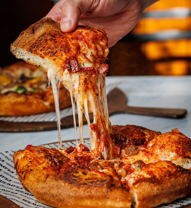 ΣΑΒΒΑΤΟ Deep dish pizza: Η ιστορία της και πού θα την απολαύσετε στην Αθήνα 
