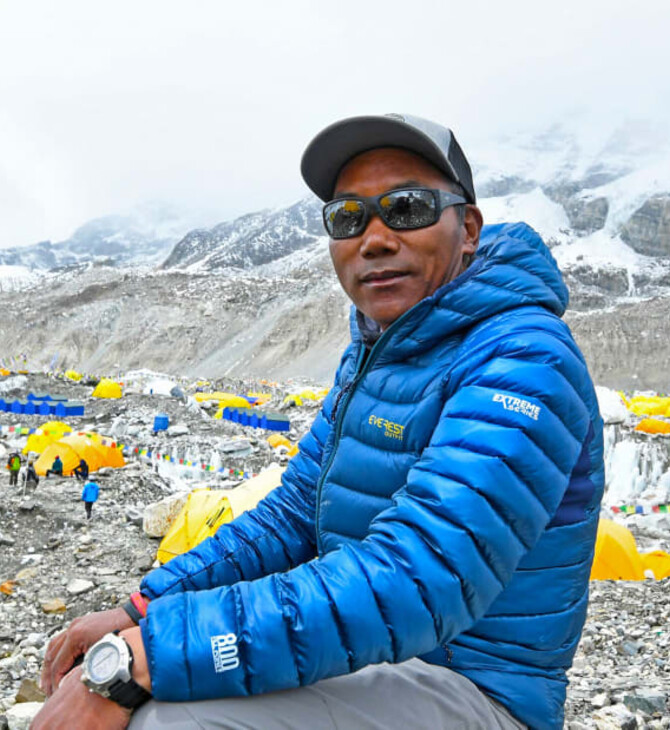 Νεπάλ: 52χρονος Σέρπα ανεβαίνει για 26η φορά στο Έβερεστ και σπάει το δικό του παγκόσμιο ρεκόρ 