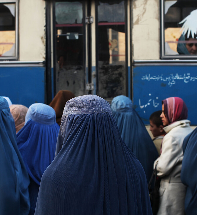 Αφγανιστάν: Οι Ταλιμπάν απαγορεύουν ακόμα και στους παντρεμένους να τρώνε μαζί σε εστιατόρια