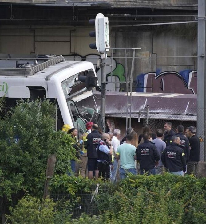 Ισπανία: Σύγκρουση τρένων κοντά στη Βαρκελώνη- Ένας νεκρός, 85 τραυματίες