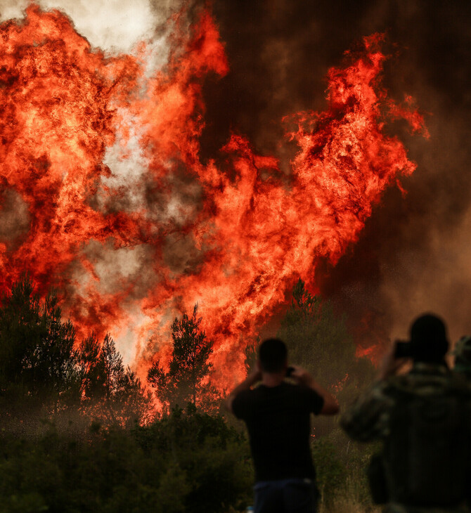 Φωτιά στη Βαρυμπόμπη: Διαψεύδει ο ΑΔΜΗΕ ότι η πυρκαγιά προκλήθηκε από πυλώνα υψηλής τάσης