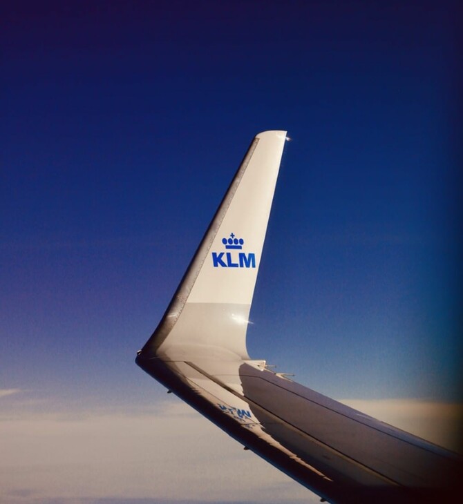 Η KLM ακυρώνει πάνω από 50 πτήσεις/μέρα λόγω συνωστισμού στο αεροδρόμιο Σίπχολ 