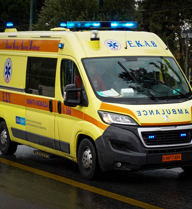 Ανέβηκε σε μπαλκόνι εμπορικού κέντρου στα βόρεια προάστια και «πήδηξε στο κενό»