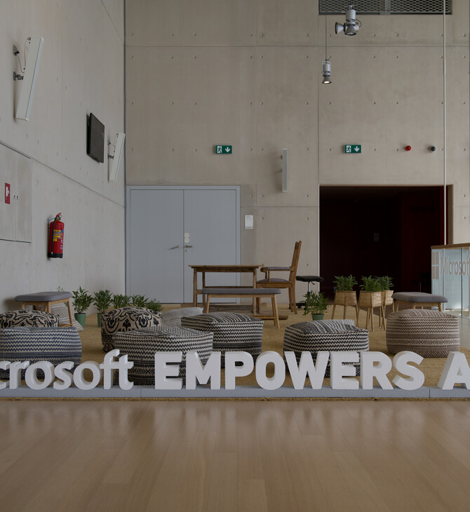 Η Microsoft επενδύει στον σύγχρονο ελληνικό πολιτισμό μέσα από τη συνεργασία της με τον Ηλία Παπαηλιάκη