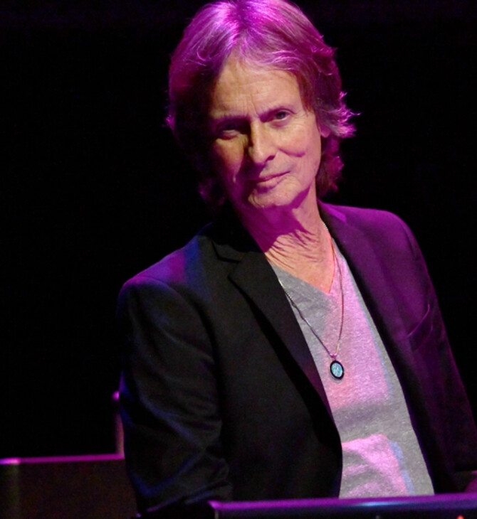 Brett Tuggle, Fleetwood Mac and David Lee Roth Band Keyboardist, Dead at 70 