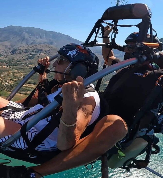 Χανιά: Μια 94χρονη έκανε paratrike και πέταξε πάνω από τη Γεωργιούπολη