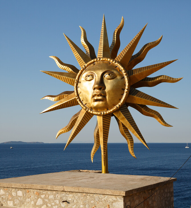 Hydradisney – ανταπόκριση από την έκθεση του Jeff Koons στην Ύδρα.