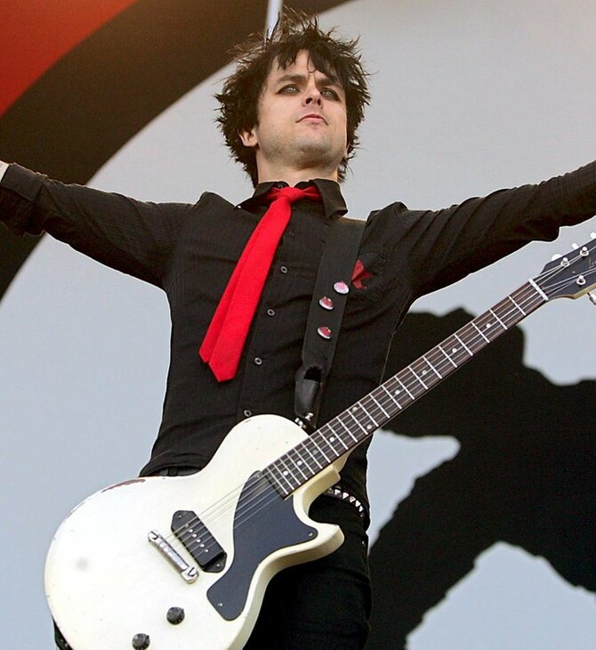 Billie Joe Armstrong: «Γ@@μα την Αμερική. Απαρνούμαι την υπηκοότητά μου»