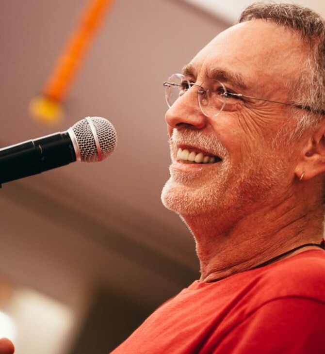 Ο αμερικάνος Rockstar μουσικός της Γιόγκα Krishna Das έρχεται στην Ελλάδα