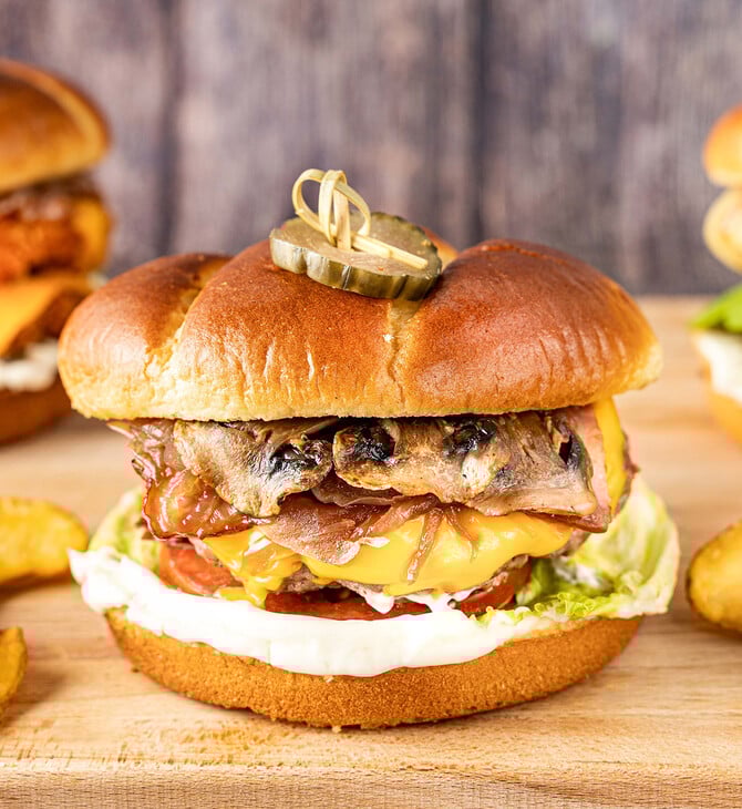 Ghost Burger: Δοκιμάσαμε κι ενθουσιαστήκαμε με το πιο απολαυστικό μπέργκερ της πόλης