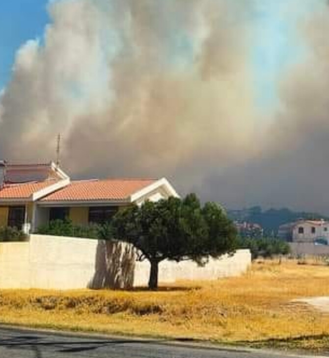 Φωτιά στην Φέριζα Σαρωνικού, υπάρχουν ζημιές σε σπίτια -Εκκενώθηκε οικισμός