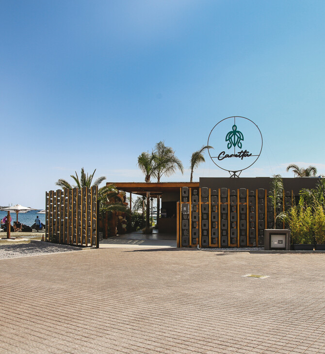 Caretta: Ένας δροσερός χώρος ζωντανεύει την παραλιακή της Γλυφάδας και αλλάζει το καλοκαίρι μας