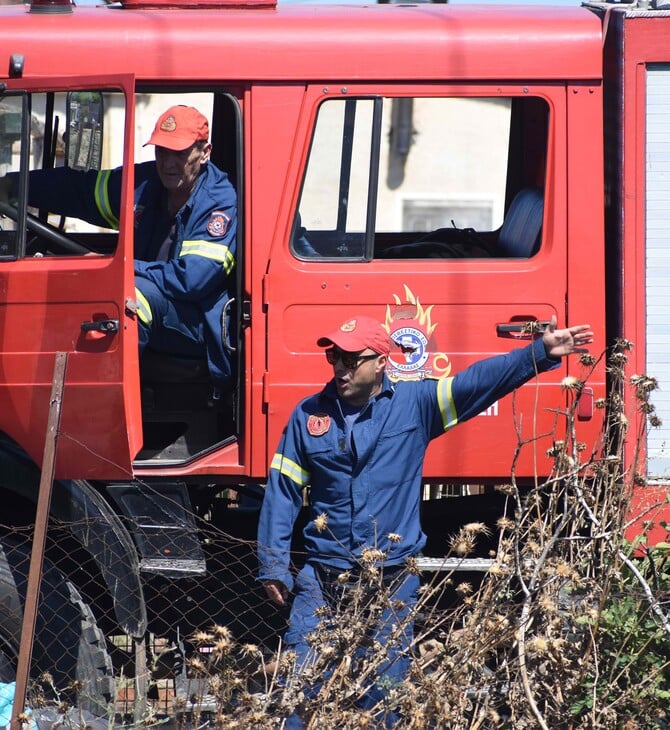 Βελτιωμένη η εικόνα στις φωτιές σε Μάνδρα και Χαϊδάρι- Δύο προσαγωγές