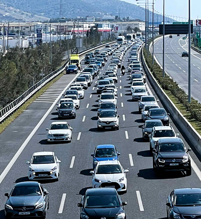 Αυτοκίνητα στην Αττική οδό