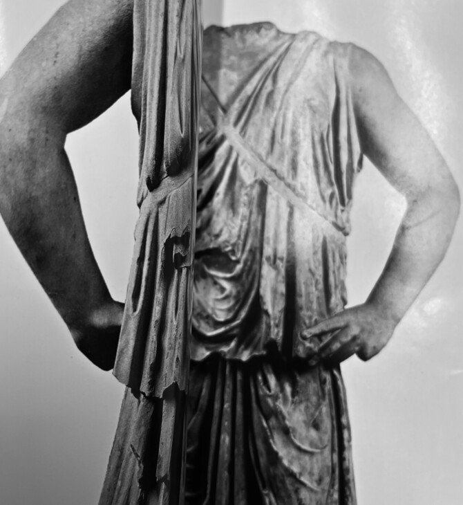 [ΚΟΡΠΟΥΣ, ΧΧΙ-ΧΧΙΙ]: Ένα photo book που επαναπροσδιορίζει τη σχέση μας με την Αρχαιολογία 