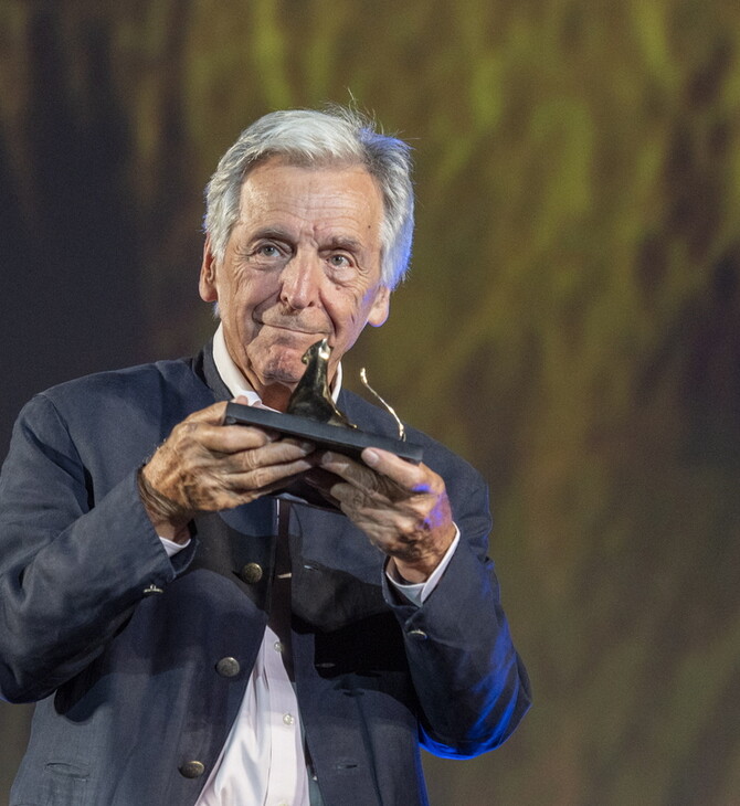 Ο Κώστας Γαβράς έλαβε τιμητικό βραβείο για την προσφορά του στον κινηματογράφο 