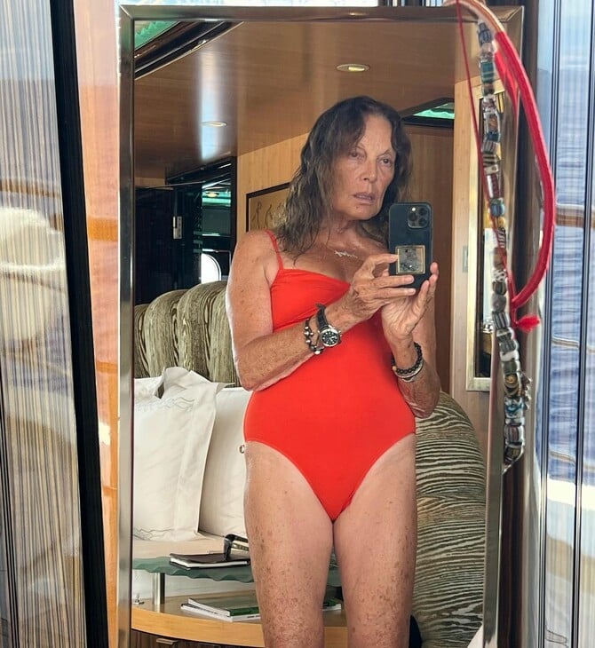 Η Νταϊάν φον Φίρστενμπεργκ ποζάρει με μαγιό στο Instagram: «Selfie στα 75;»