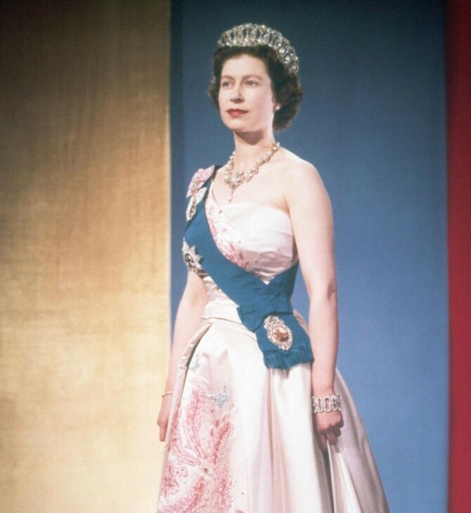 Bασίλισσα Eλισάβετ: Πώς ο κόσμος της μόδας αποχαιρέτησε την μονάρχη